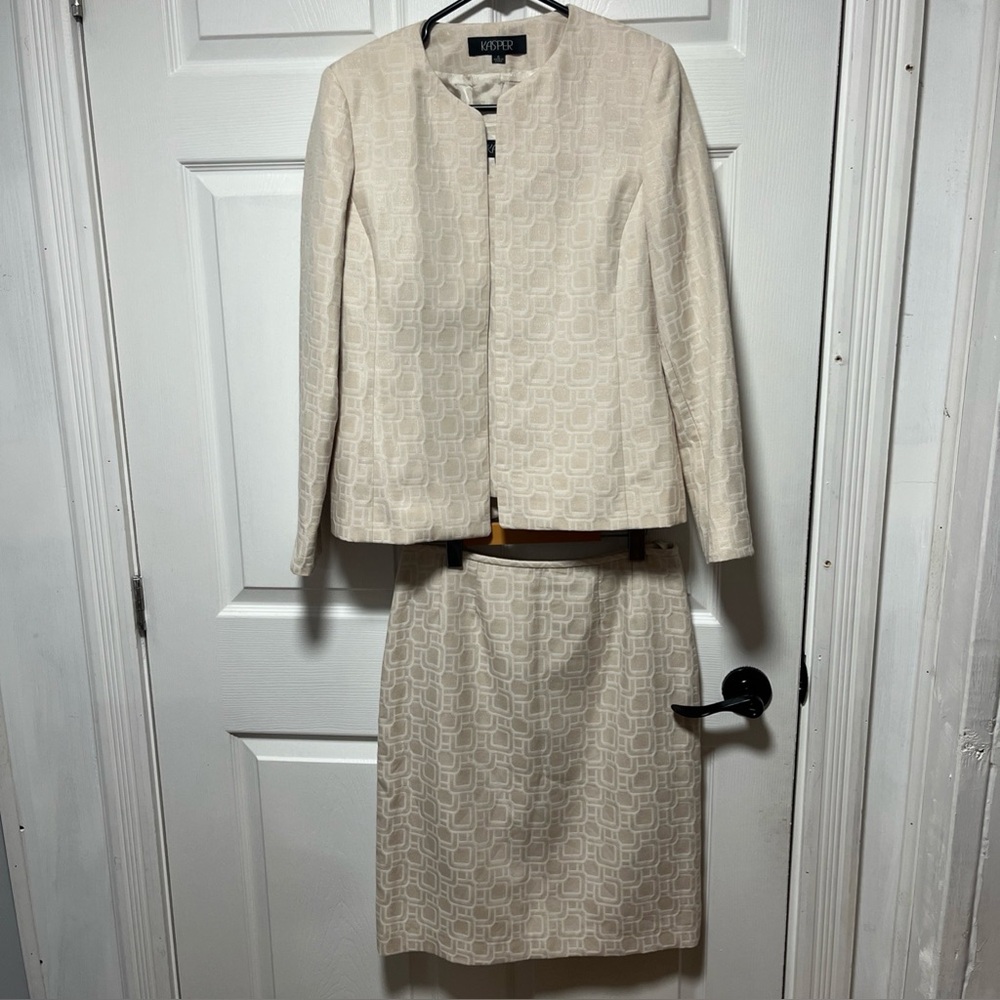 Kasper 3 Piece Cream & Beige W/Shimmer Geometric Pattern Skirt Suit Size 6